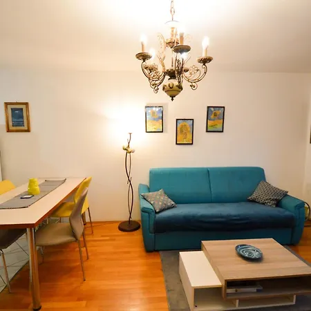 Lungo Mare Apartman *